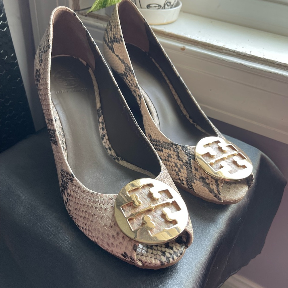 Tory Burch size 9 wedge heal .